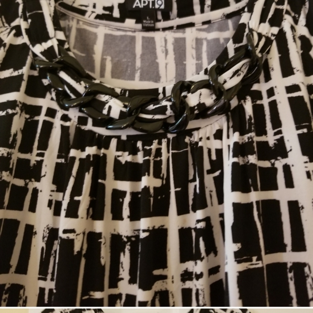 Black and white top - Picture 2 of 2